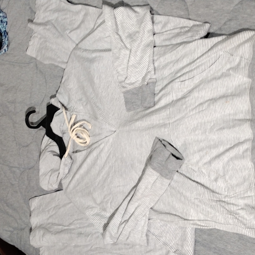 𝅺WEST LOOP LARGE TOP MED BOTTOMS GRAY & WHITE STRIPED LOUNGE WEAR